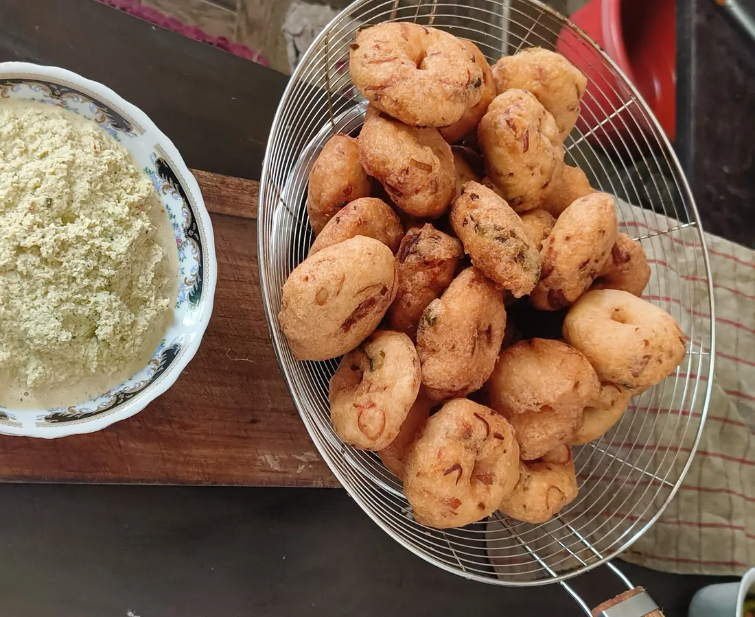 Fresh Sri Lankan wade and local cuisine