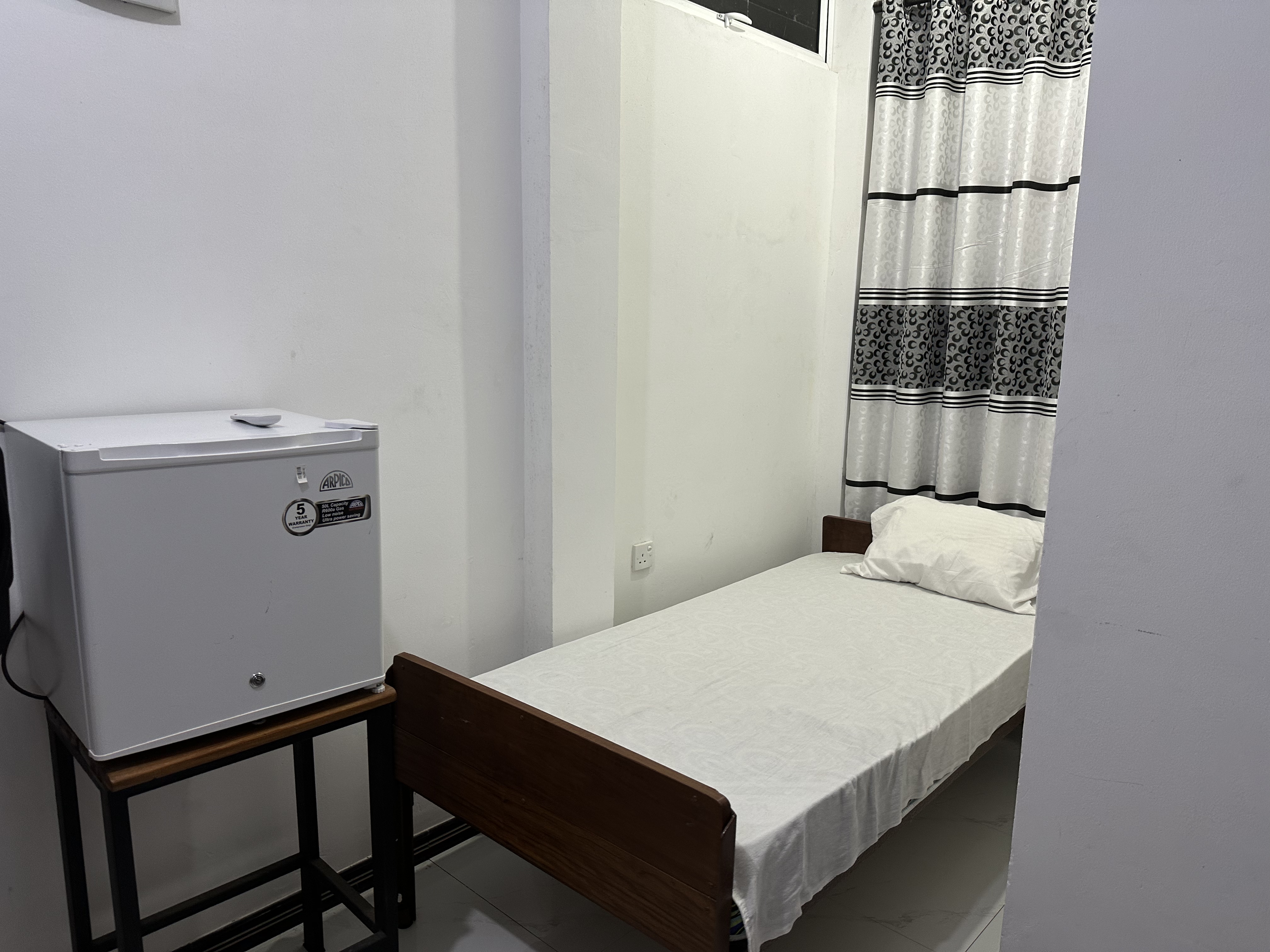 Single Room with curtain and mini refrigerator near Kandy